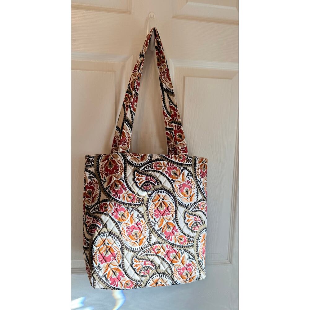 NWT Vera Bradley tote features a quilted cotton design in the “Blooming Paisley”